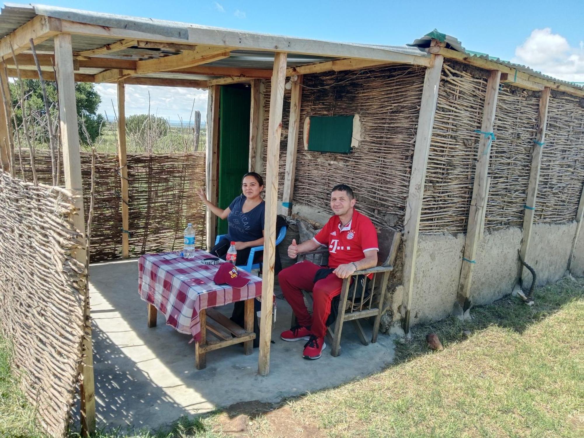Maasai homestay camping Sekenani Bilik gambar